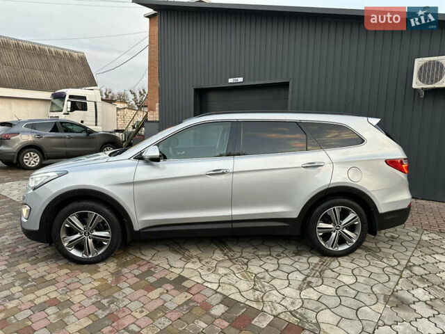 Серый Хендай Гранд Санта Фе, объемом двигателя 2.2 л и пробегом 162 тыс. км за 20700 $, фото 4 на Automoto.ua