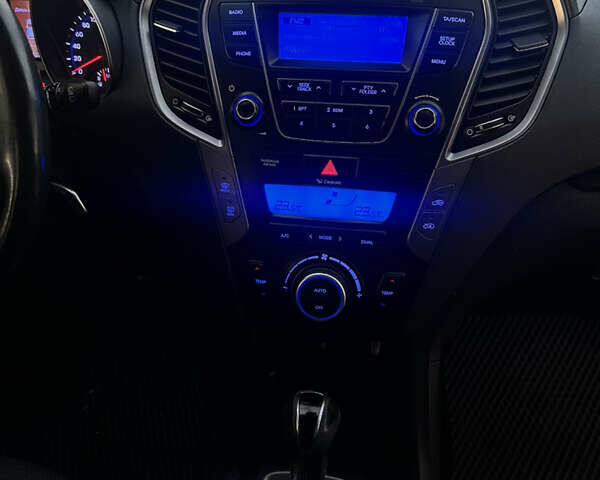 Сірий Хендай Гранд Санта Фє, об'ємом двигуна 2.2 л та пробігом 211 тис. км за 20900 $, фото 23 на Automoto.ua