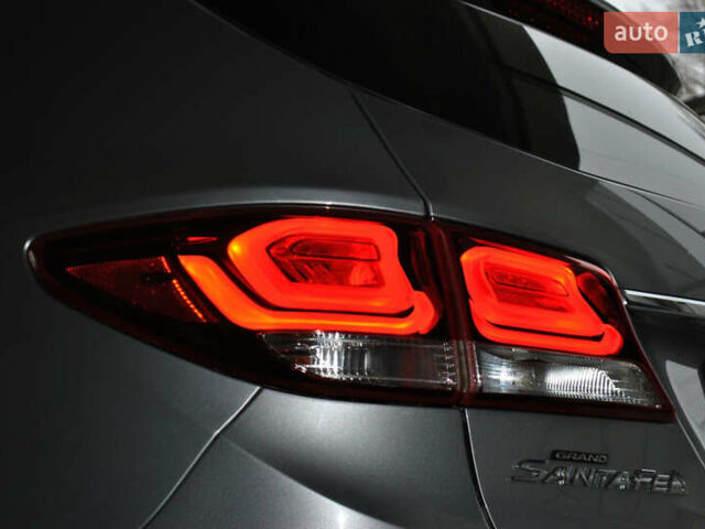Серый Хендай Гранд Санта Фе, объемом двигателя 2.2 л и пробегом 119 тыс. км за 25900 $, фото 13 на Automoto.ua