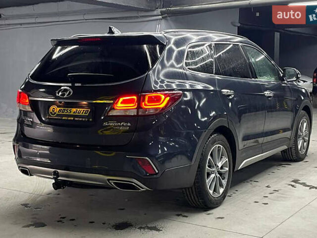 Серый Хендай Гранд Санта Фе, объемом двигателя 2.2 л и пробегом 120 тыс. км за 31000 $, фото 5 на Automoto.ua
