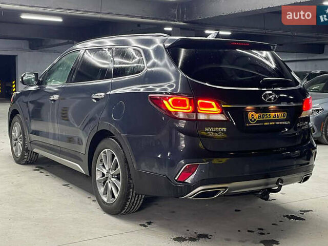 Серый Хендай Гранд Санта Фе, объемом двигателя 2.2 л и пробегом 120 тыс. км за 31000 $, фото 3 на Automoto.ua