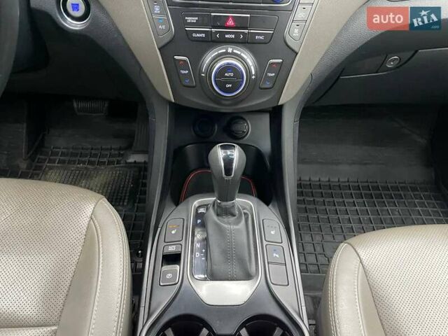 Серый Хендай Гранд Санта Фе, объемом двигателя 2.2 л и пробегом 120 тыс. км за 31000 $, фото 16 на Automoto.ua