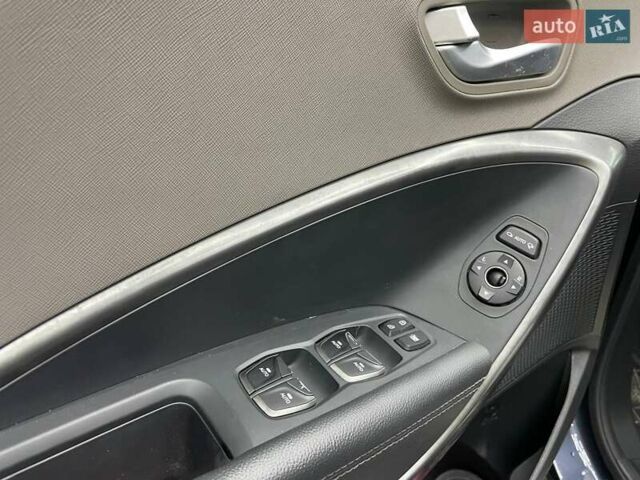 Серый Хендай Гранд Санта Фе, объемом двигателя 2.2 л и пробегом 120 тыс. км за 31000 $, фото 6 на Automoto.ua