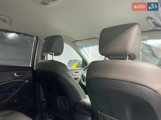 Серый Хендай Гранд Санта Фе, объемом двигателя 2.2 л и пробегом 120 тыс. км за 31000 $, фото 12 на Automoto.ua