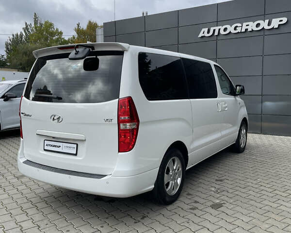 Белый Хендай Гранд Старекс, объемом двигателя 2.5 л и пробегом 70 тыс. км за 31500 $, фото 28 на Automoto.ua