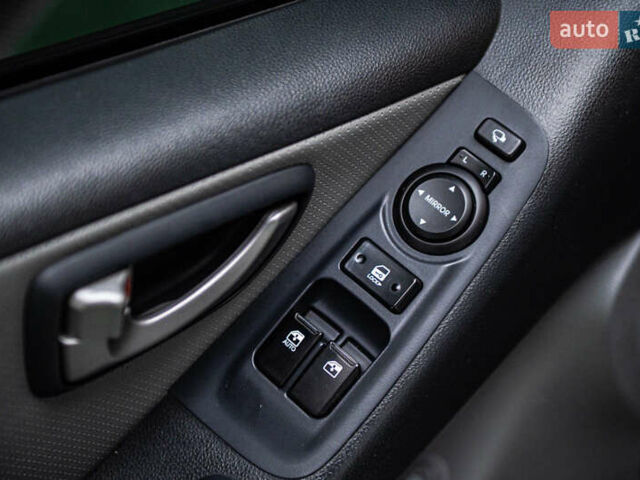 Белый Хендай Гранд Старекс, объемом двигателя 2.5 л и пробегом 65 тыс. км за 28500 $, фото 22 на Automoto.ua