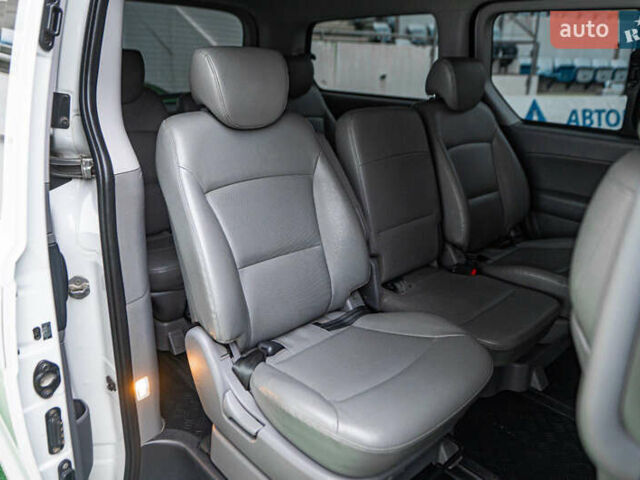 Белый Хендай Гранд Старекс, объемом двигателя 2.5 л и пробегом 65 тыс. км за 28500 $, фото 37 на Automoto.ua