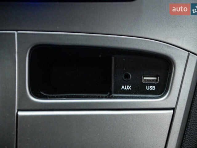 Белый Хендай Гранд Старекс, объемом двигателя 2.5 л и пробегом 65 тыс. км за 28500 $, фото 33 на Automoto.ua