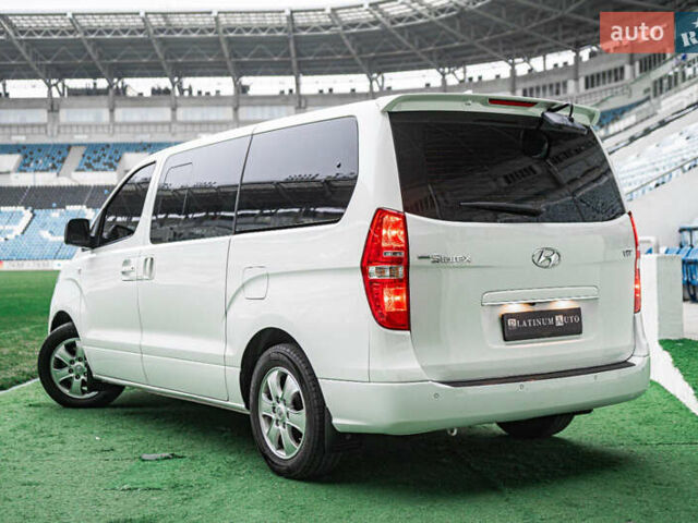 Белый Хендай Гранд Старекс, объемом двигателя 2.5 л и пробегом 65 тыс. км за 28500 $, фото 12 на Automoto.ua