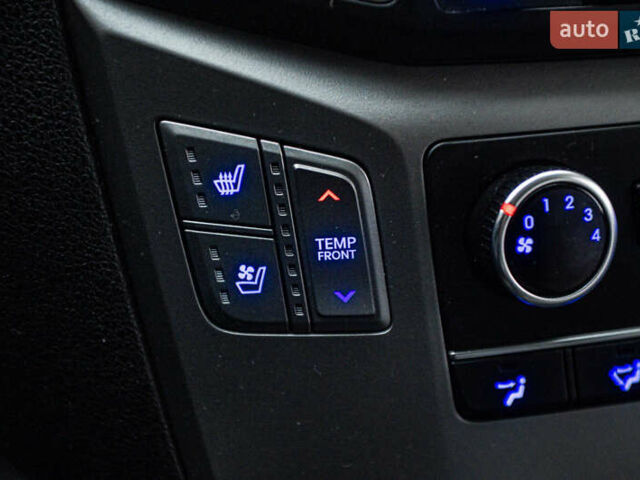 Белый Хендай Гранд Старекс, объемом двигателя 2.5 л и пробегом 65 тыс. км за 28500 $, фото 31 на Automoto.ua