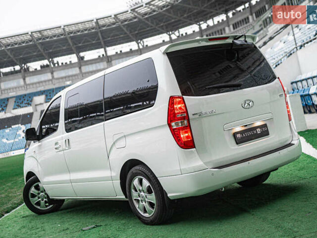 Белый Хендай Гранд Старекс, объемом двигателя 2.5 л и пробегом 65 тыс. км за 28500 $, фото 13 на Automoto.ua