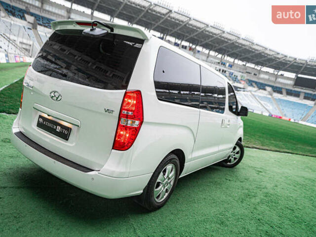 Белый Хендай Гранд Старекс, объемом двигателя 2.5 л и пробегом 65 тыс. км за 28500 $, фото 18 на Automoto.ua