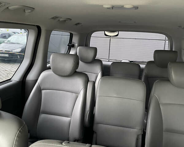 Белый Хендай Гранд Старекс, объемом двигателя 2.5 л и пробегом 70 тыс. км за 31500 $, фото 20 на Automoto.ua