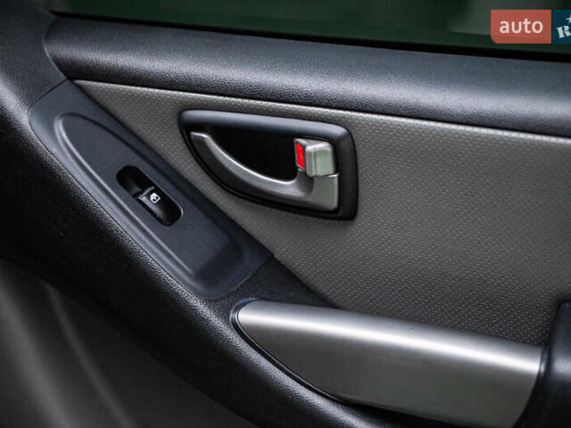 Белый Хендай Гранд Старекс, объемом двигателя 2.5 л и пробегом 65 тыс. км за 28500 $, фото 20 на Automoto.ua