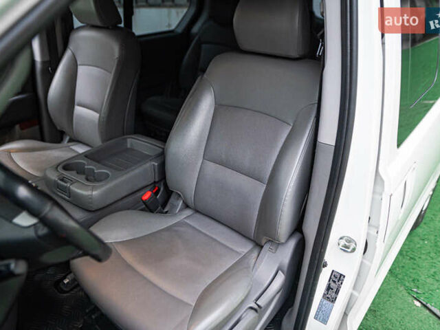 Белый Хендай Гранд Старекс, объемом двигателя 2.5 л и пробегом 65 тыс. км за 28500 $, фото 34 на Automoto.ua