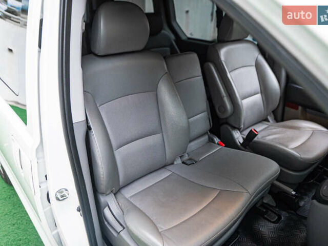 Белый Хендай Гранд Старекс, объемом двигателя 2.5 л и пробегом 65 тыс. км за 28500 $, фото 36 на Automoto.ua