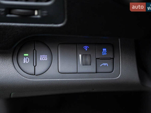 Белый Хендай Гранд Старекс, объемом двигателя 2.5 л и пробегом 65 тыс. км за 28500 $, фото 24 на Automoto.ua