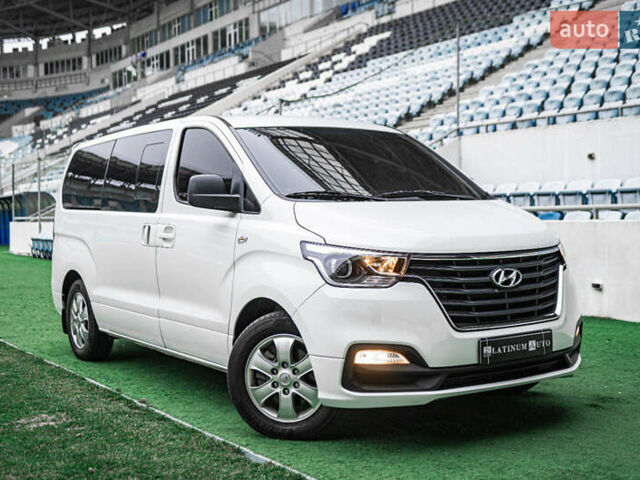 Белый Хендай Гранд Старекс, объемом двигателя 2.5 л и пробегом 65 тыс. км за 28500 $, фото 1 на Automoto.ua