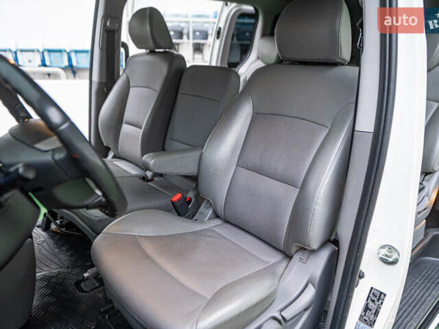 Белый Хендай Гранд Старекс, объемом двигателя 2.5 л и пробегом 65 тыс. км за 28500 $, фото 40 на Automoto.ua