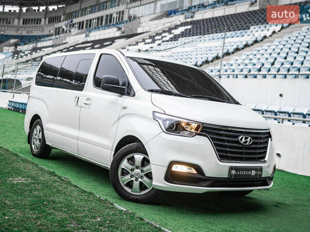 Белый Хендай Гранд Старекс, объемом двигателя 2.5 л и пробегом 65 тыс. км за 28500 $, фото 10 на Automoto.ua