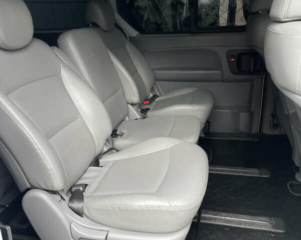 Белый Хендай Гранд Старекс, объемом двигателя 2.5 л и пробегом 70 тыс. км за 31500 $, фото 22 на Automoto.ua