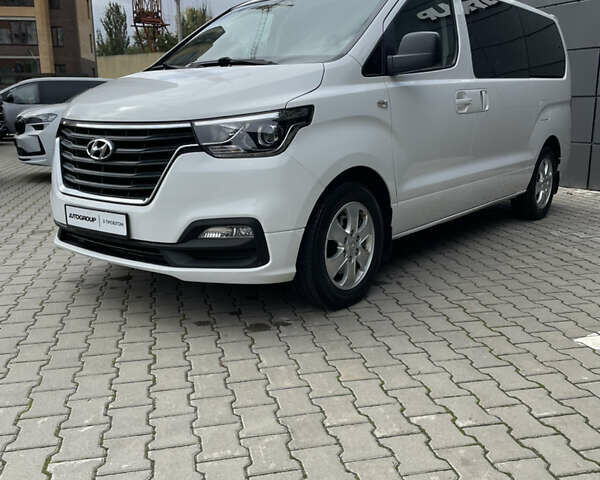 Белый Хендай Гранд Старекс, объемом двигателя 2.5 л и пробегом 70 тыс. км за 31500 $, фото 5 на Automoto.ua