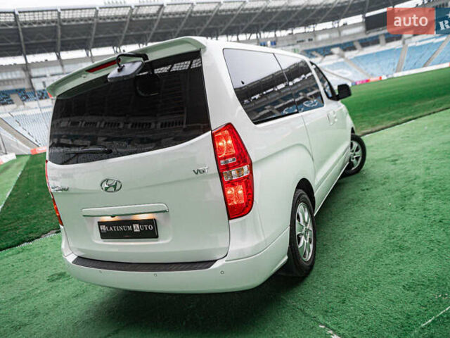 Белый Хендай Гранд Старекс, объемом двигателя 2.5 л и пробегом 65 тыс. км за 28500 $, фото 17 на Automoto.ua