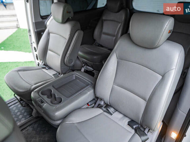 Белый Хендай Гранд Старекс, объемом двигателя 2.5 л и пробегом 65 тыс. км за 28500 $, фото 42 на Automoto.ua