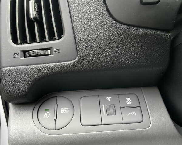 Белый Хендай Гранд Старекс, объемом двигателя 2.5 л и пробегом 70 тыс. км за 31500 $, фото 10 на Automoto.ua