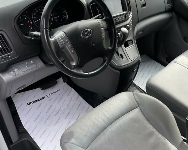 Белый Хендай Гранд Старекс, объемом двигателя 2.5 л и пробегом 70 тыс. км за 31500 $, фото 11 на Automoto.ua