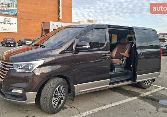 Коричневий Хендай Гранд Старекс, об'ємом двигуна 2.5 л та пробігом 142 тис. км за 34000 $, фото 1 на Automoto.ua