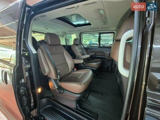 Коричневий Хендай Гранд Старекс, об'ємом двигуна 2.5 л та пробігом 142 тис. км за 34000 $, фото 15 на Automoto.ua