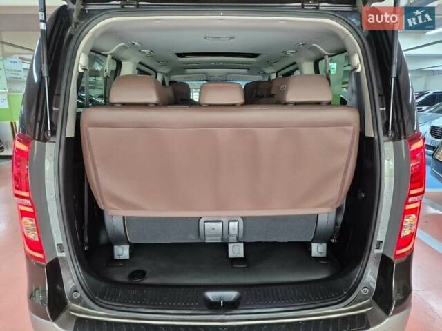 Коричневий Хендай Гранд Старекс, об'ємом двигуна 2.5 л та пробігом 142 тис. км за 34000 $, фото 17 на Automoto.ua