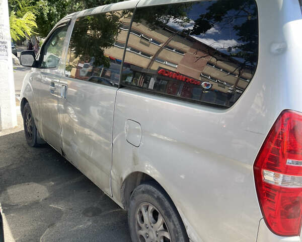 Серый Хендай Гранд Старекс, объемом двигателя 2.5 л и пробегом 277 тыс. км за 7500 $, фото 3 на Automoto.ua