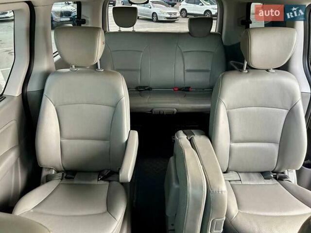 Сірий Хендай Гранд Старекс, об'ємом двигуна 2.5 л та пробігом 161 тис. км за 21900 $, фото 49 на Automoto.ua