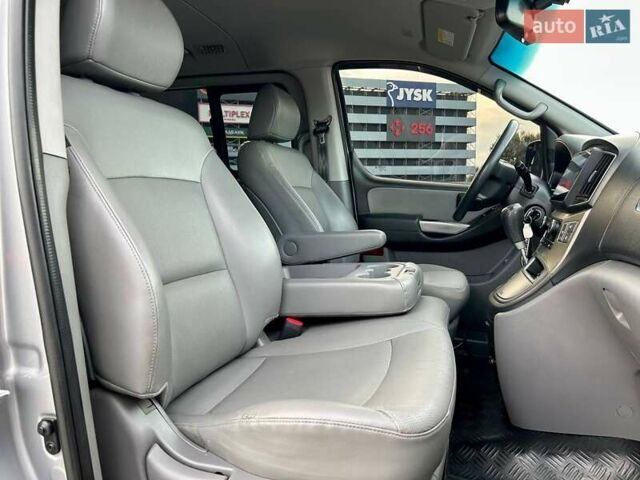 Сірий Хендай Гранд Старекс, об'ємом двигуна 2.5 л та пробігом 161 тис. км за 21900 $, фото 35 на Automoto.ua