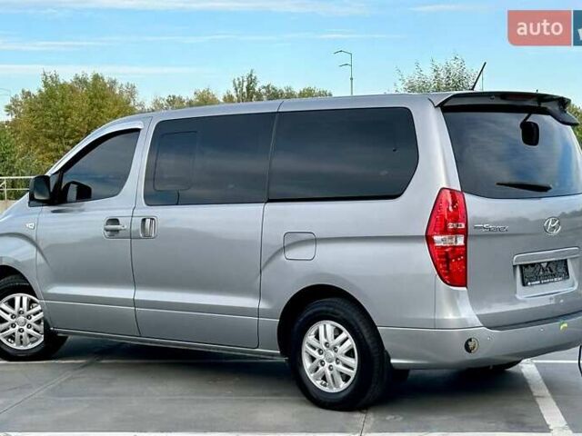 Сірий Хендай Гранд Старекс, об'ємом двигуна 2.5 л та пробігом 161 тис. км за 21900 $, фото 8 на Automoto.ua
