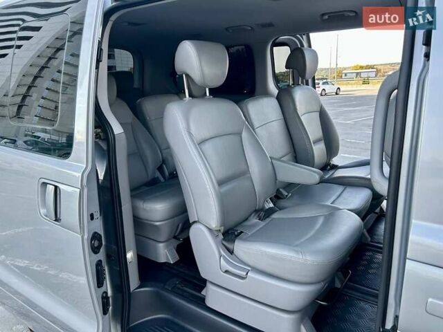 Сірий Хендай Гранд Старекс, об'ємом двигуна 2.5 л та пробігом 161 тис. км за 21900 $, фото 110 на Automoto.ua