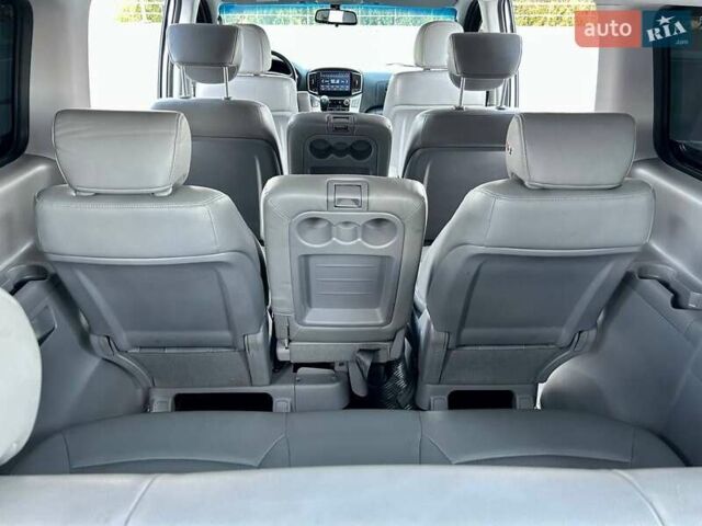 Сірий Хендай Гранд Старекс, об'ємом двигуна 2.5 л та пробігом 161 тис. км за 21900 $, фото 112 на Automoto.ua