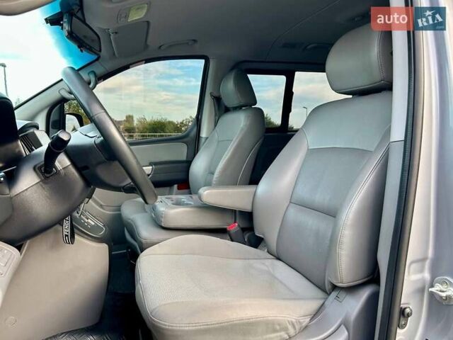 Сірий Хендай Гранд Старекс, об'ємом двигуна 2.5 л та пробігом 161 тис. км за 21900 $, фото 22 на Automoto.ua