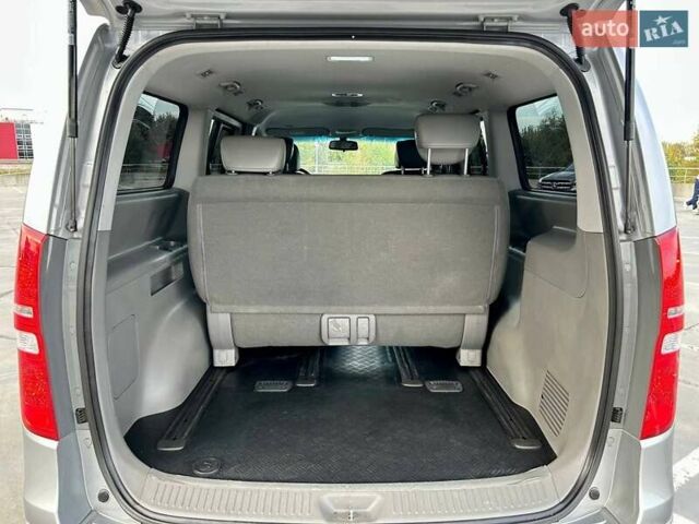 Сірий Хендай Гранд Старекс, об'ємом двигуна 2.5 л та пробігом 161 тис. км за 21900 $, фото 62 на Automoto.ua