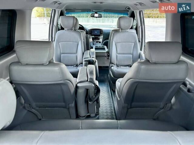 Сірий Хендай Гранд Старекс, об'ємом двигуна 2.5 л та пробігом 161 тис. км за 21900 $, фото 115 на Automoto.ua