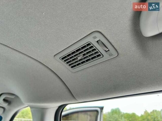 Сірий Хендай Гранд Старекс, об'ємом двигуна 2.5 л та пробігом 161 тис. км за 21900 $, фото 46 на Automoto.ua