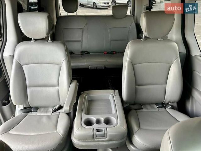 Сірий Хендай Гранд Старекс, об'ємом двигуна 2.5 л та пробігом 161 тис. км за 21900 $, фото 38 на Automoto.ua