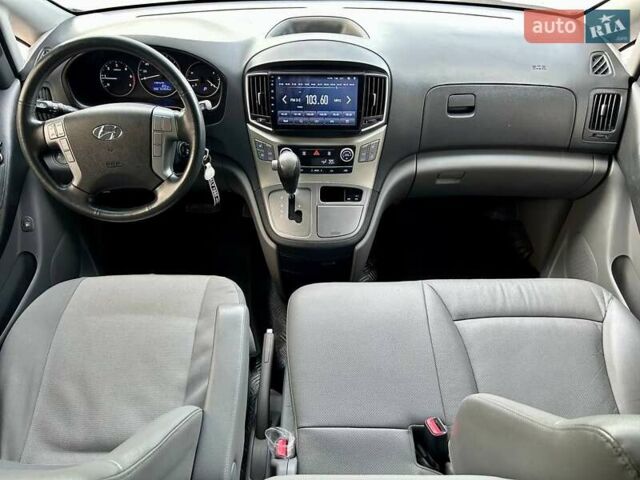 Сірий Хендай Гранд Старекс, об'ємом двигуна 2.5 л та пробігом 161 тис. км за 21900 $, фото 58 на Automoto.ua