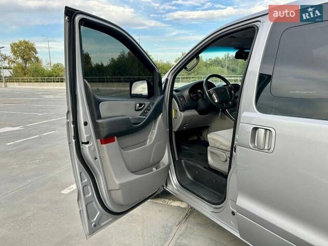 Сірий Хендай Гранд Старекс, об'ємом двигуна 2.5 л та пробігом 161 тис. км за 21900 $, фото 30 на Automoto.ua