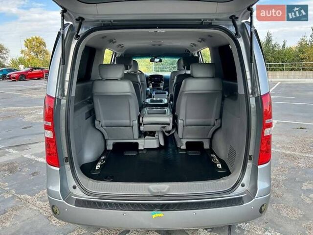 Сірий Хендай Гранд Старекс, об'ємом двигуна 2.5 л та пробігом 161 тис. км за 21900 $, фото 102 на Automoto.ua