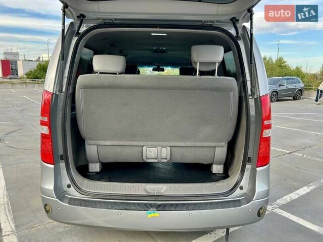 Сірий Хендай Гранд Старекс, об'ємом двигуна 2.5 л та пробігом 161 тис. км за 21900 $, фото 61 на Automoto.ua