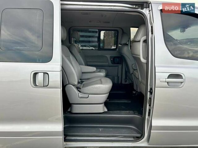 Сірий Хендай Гранд Старекс, об'ємом двигуна 2.5 л та пробігом 161 тис. км за 21900 $, фото 39 на Automoto.ua