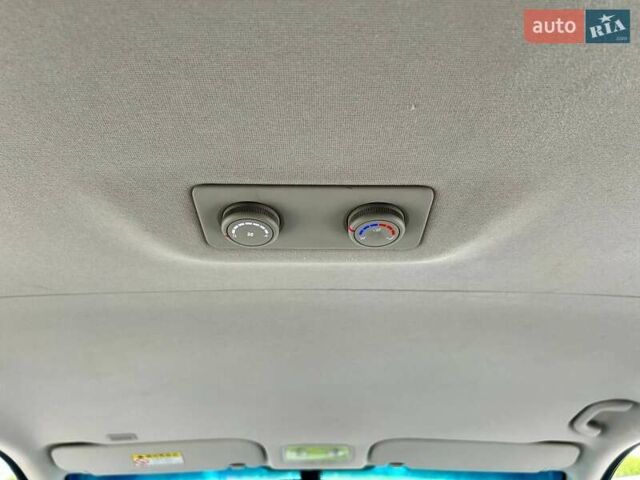 Сірий Хендай Гранд Старекс, об'ємом двигуна 2.5 л та пробігом 161 тис. км за 21900 $, фото 47 на Automoto.ua
